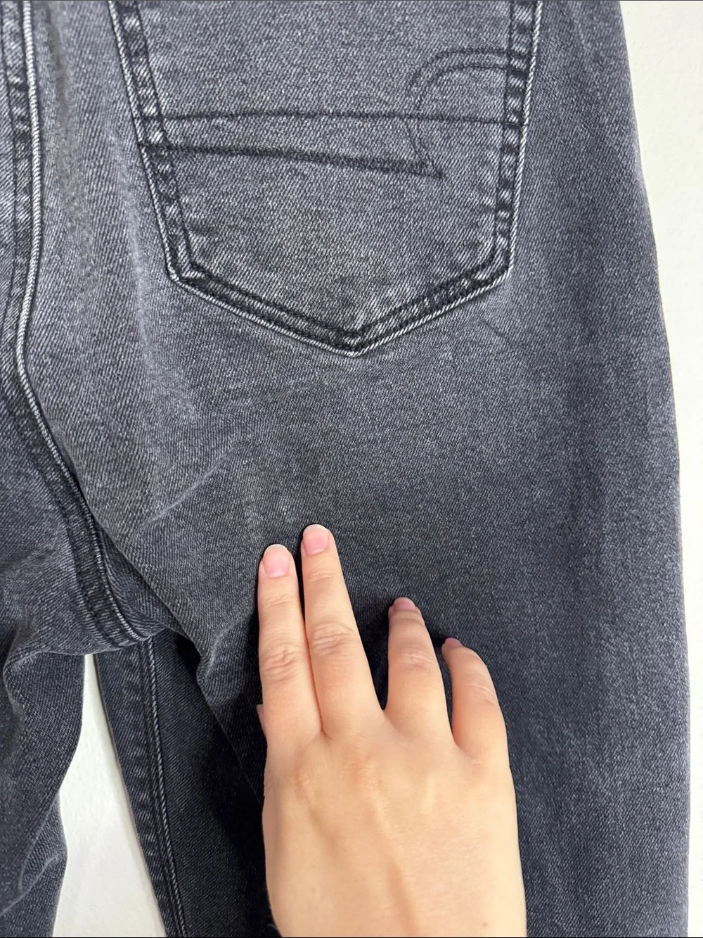 American Eagle Outfitters Washed Black High-Rise Stretch Curvy Mom Jean size 4